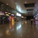 ダナン空港で両替とSIMカードを購入する